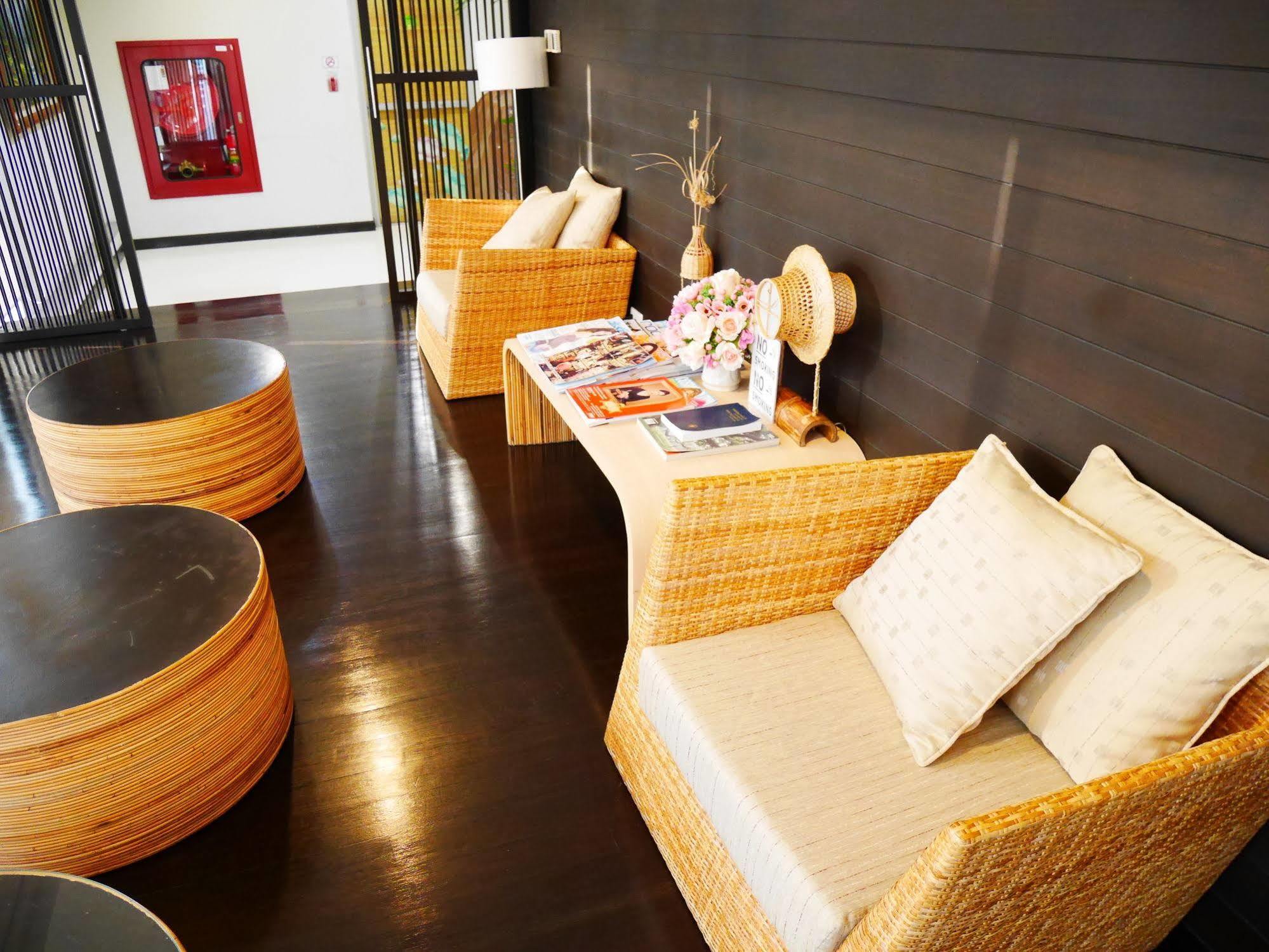 Swutel Hotel Bangkok Exteriör bild
